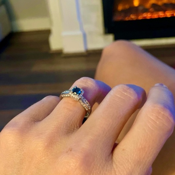 Stunning Natural Blue & White Diamond Ring, 14k White Gold, Size 6 - Picture 7 of 10